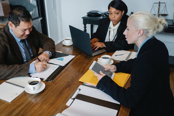 Définir et atteindre des objectifs SMART : méthodologie et suivi pour une performance d'équipe optimale